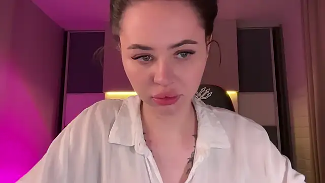 AlmaryKim online show from February 13, 2025, 9:17 pm