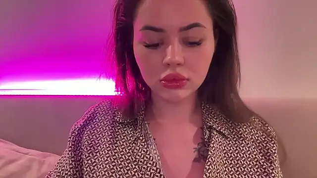 AlmaryKim online show from September 19, 2025, 8:57 pm