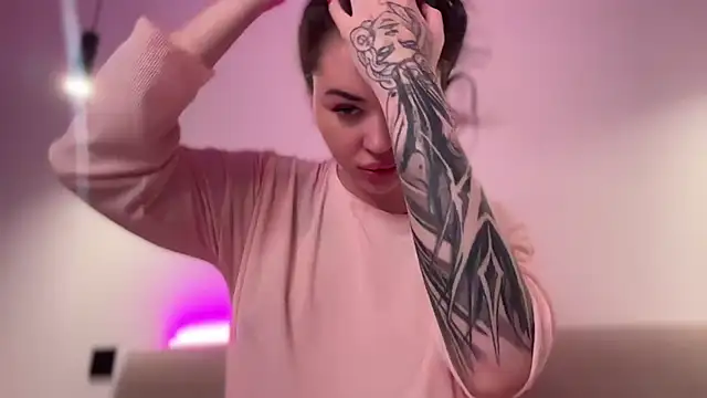 AlmaryKim online show from September 20, 2025, 8:25 pm