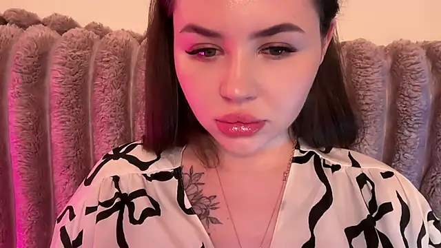AlmaryKim online show from June 5, 2026, 8:14 pm