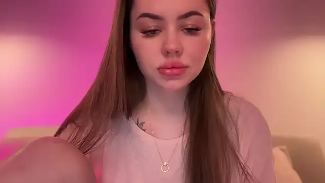 AlmaryKim online show from October 27, 2025, 8:32 pm