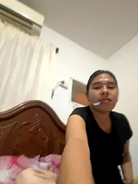 Snapshot of Brianna_bunny05 chatting on December 2, 2025, 5:53 am Brianna bunny05 online show from December 2, 2025, 5:53 am