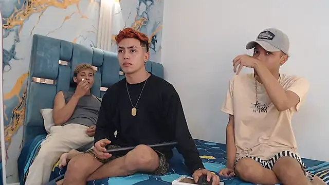 VERY HOT GUYS online show from February 4, 2026, 1:17 pm