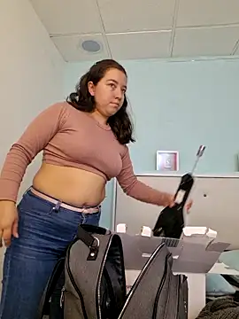 annyaparis online show from October 14, 2025, 2:17 pm