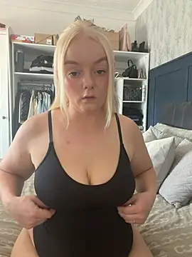 lusciouslylou online show from June 26, 2026, 8:53 am