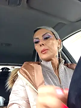 KirraWhite online show from October 14, 2025, 5:30 am