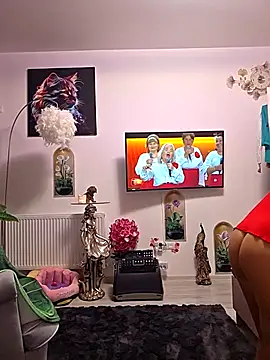 KirraWhite online show from October 25, 2025, 5:57 pm