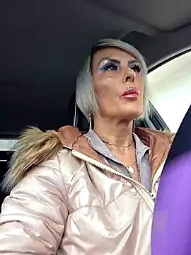 KirraWhite online show from November 9, 2025, 6:17 am