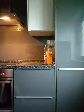 rezzzze online show from November 30, 2025, 7:31 am