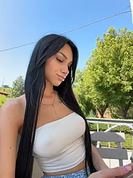 ilariea girl online show from August 5, 2026, 2:00 pm