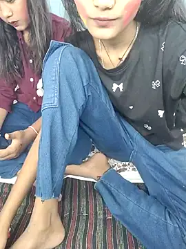 Snapshot of Unique_girls90 chatting on March 4, 2026, 7:49 am Unique girls90 online show from March 4, 2026, 7:49 am