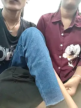 Snapshot of Unique_girls90 chatting on January 10, 2026, 5:25 am Unique girls90 online show from January 10, 2026, 5:25 am