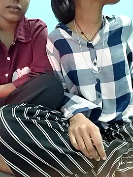 Snapshot of Unique_girls90 chatting on January 12, 2026, 2:02 pm Unique girls90 online show from January 12, 2026, 2:02 pm