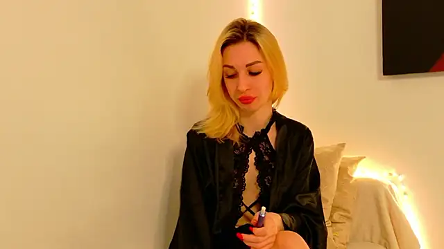 Snapshot of Sia_a chatting on March 17, 2026, 5:43 am Sia a online show from March 17, 2026, 5:43 am