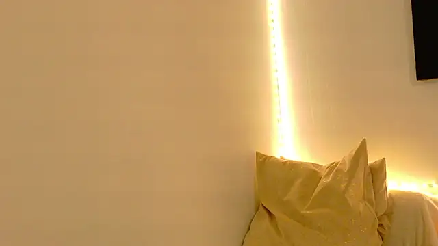 Snapshot of Sia_a chatting on March 23, 2026, 6:24 am Sia a online show from March 23, 2026, 6:24 am