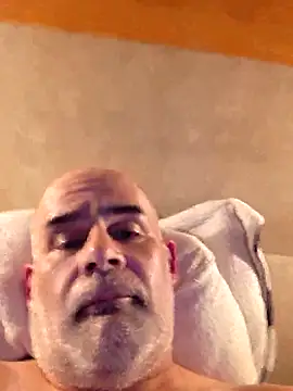 Snapshot of DeeBestEver chatting on November 16, 2025, 3:50 pm DeeBestEver online show from November 16, 2025, 3:50 pm