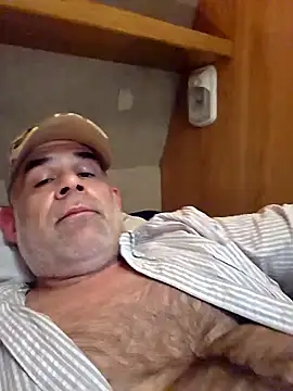 Snapshot of DeeBestEver chatting on October 11, 2025, 8:32 pm DeeBestEver online show from October 11, 2025, 8:32 pm