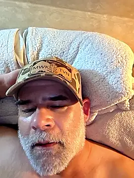 Snapshot of DeeBestEver chatting on December 22, 2025, 2:39 pm DeeBestEver online show from December 22, 2025, 2:39 pm