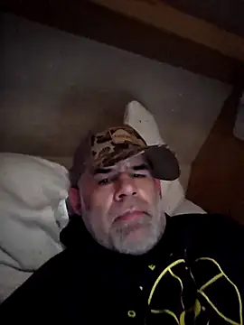 Snapshot of DeeBestEver chatting on April 1, 2026, 6:05 pm DeeBestEver online show from April 1, 2026, 6:05 pm