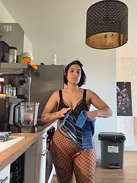 LaPetiteKim online show from October 31, 2025, 1:08 pm