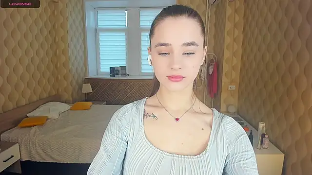 JinnyMcie online show from November 9, 2025, 9:57 am