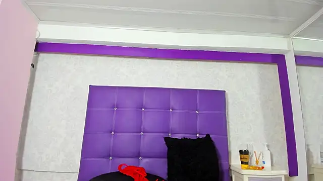 LeaMoreau22 online show from October 21, 2025, 10:58 am