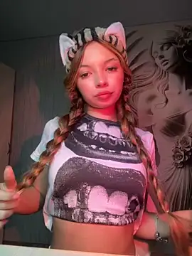  Siennaaa  online show from October 9, 2025, 8:53 pm