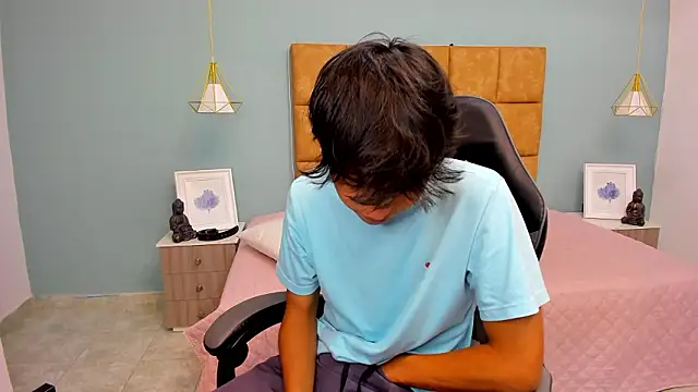 Snapshot of StiwenTwink chatting on February 13, 2026, 1:00 pm StiwenTwink online show from February 13, 2026, 1:00 pm