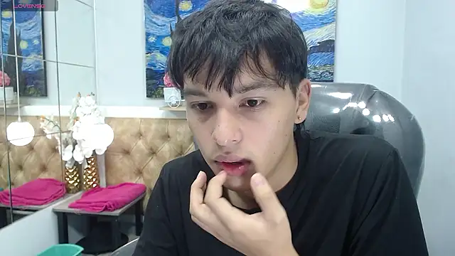 Snapshot of StiwenTwink chatting on March 20, 2026, 12:39 pm StiwenTwink online show from March 20, 2026, 12:39 pm