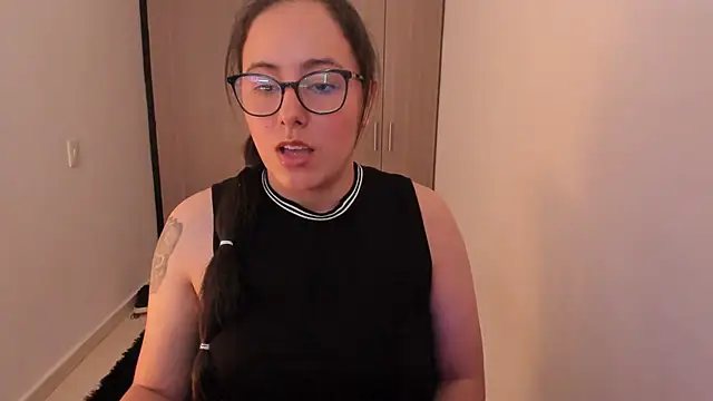 Venus cat  online show from October 12, 2025, 6:31 pm