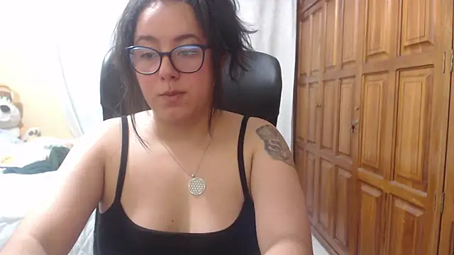 Venus cat  online show from April 9, 2026, 6:19 am