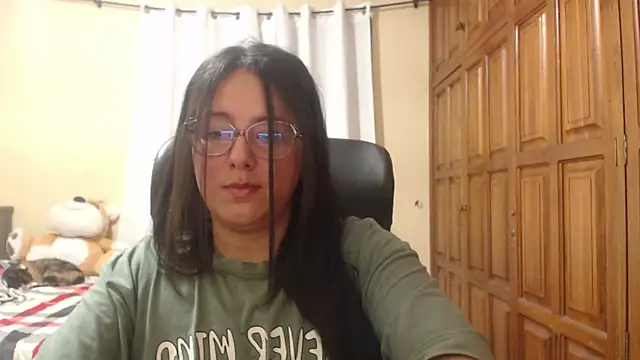 Snapshot of Venus_cat_ chatting on July 12, 2026, 1:39 am Venus cat online show from July 12, 2026, 1:39 am
