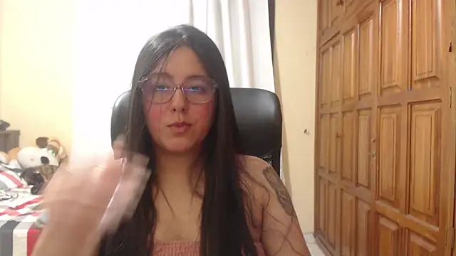 Snapshot of Venus_cat_ chatting on July 18, 2026, 4:21 am Venus cat online show from July 18, 2026, 4:21 am