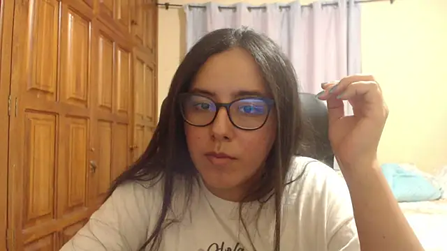 Venus cat  online show from December 5, 2025, 1:05 am