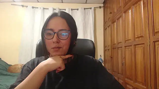 Venus cat  online show from February 16, 2026, 9:34 pm