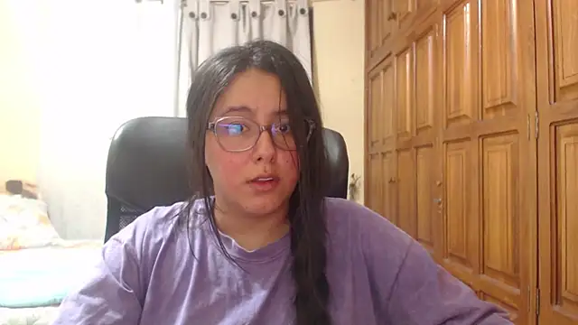 Snapshot of Venus_cat_ chatting on July 2, 2026, 3:34 am Venus cat online show from July 2, 2026, 3:34 am