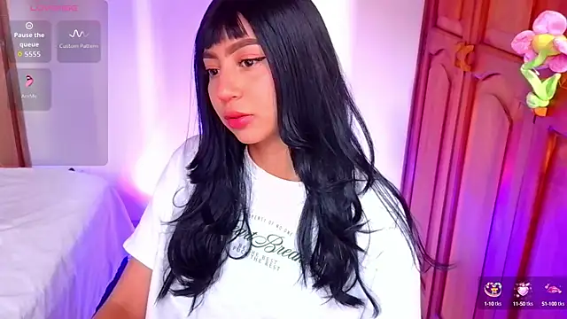 emma web  online show from October 17, 2025, 3:03 pm