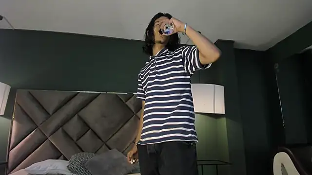 Dickie Dicking online show from November 12, 2025, 10:02 pm