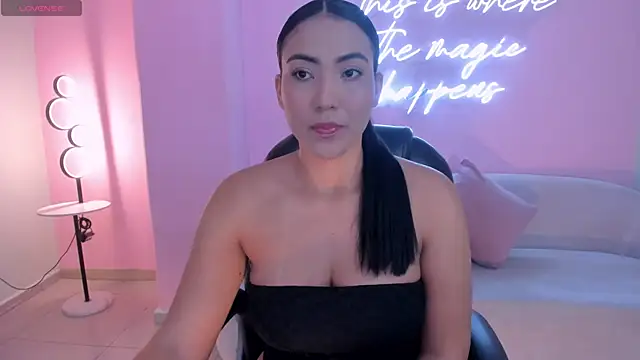 NatalieLewis online show from April 23, 2026, 12:11 pm