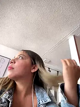 Ada Pink online show from December 18, 2025, 3:05 pm