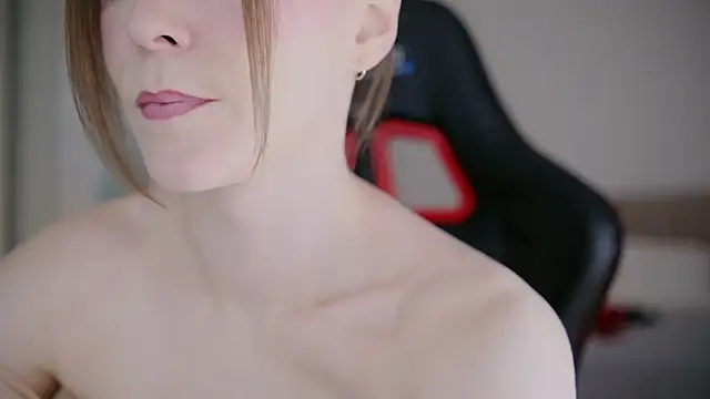 Snapshot of WowHelloAlice chatting on February 19, 2026, 6:43 am WowHelloAlice online show from February 19, 2026, 6:43 am