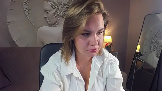 AriaEven online show from October 10, 2025, 10:16 am