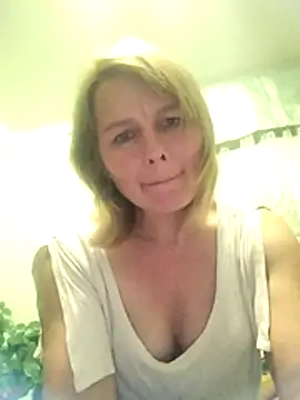 Masha412111 online show from November 18, 2025, 8:23 pm