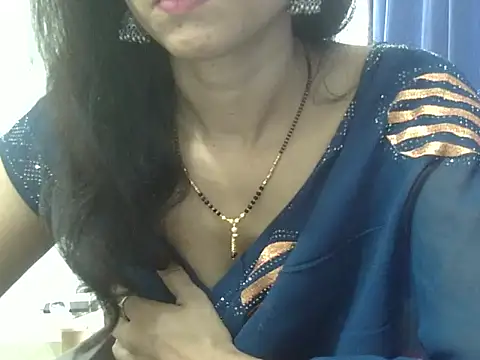 Laila Cute online show from August 6, 2026, 5:02 am