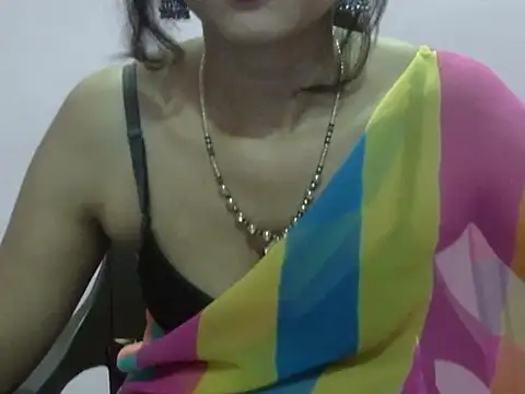 Laila Cute online show from May 27, 2026, 2:24 pm