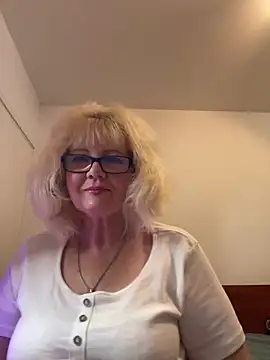 BoloshkaBlonda online show from October 15, 2025, 7:44 pm