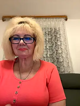 BoloshkaBlonda online show from November 18, 2025, 6:22 pm