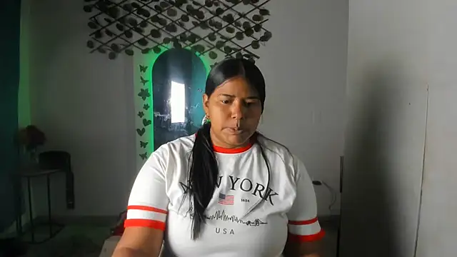 Snapshot of Ebony_luna chatting on July 7, 2026, 7:17 pm Ebony luna online show from July 7, 2026, 7:17 pm