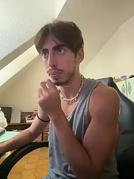 BABYJR05 online show from October 2, 2025, 1:36 pm