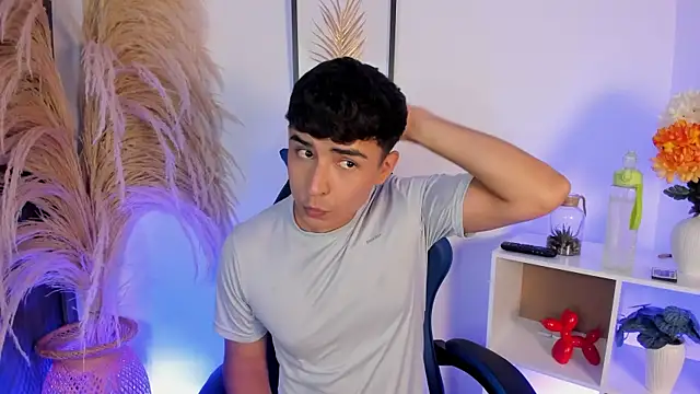 Thiago Connor21 online show from May 16, 2026, 11:37 pm